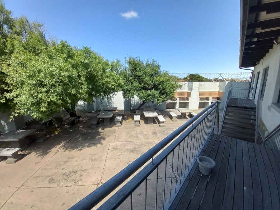 To Let 2 Bedroom Property for Rent in Royal Ascot Western Cape